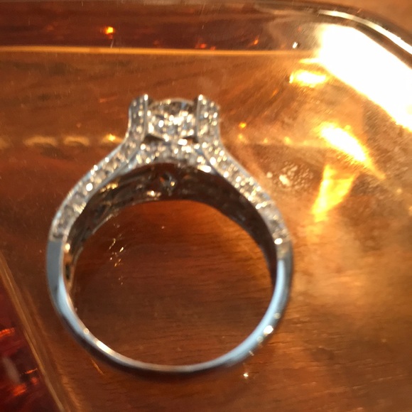 18k Diamond Ring: